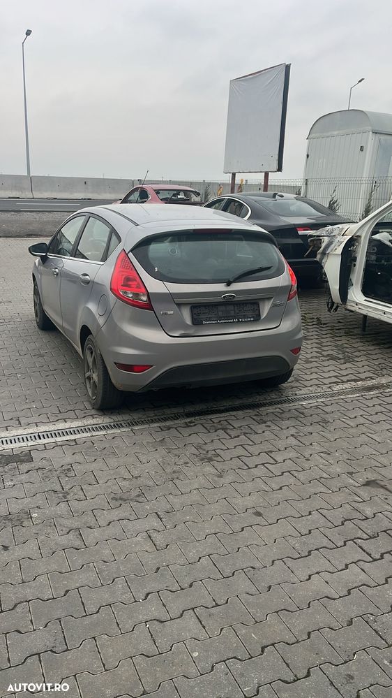 Dezmembram Ford Fiesta 1.6 diesel din 2013 - 4