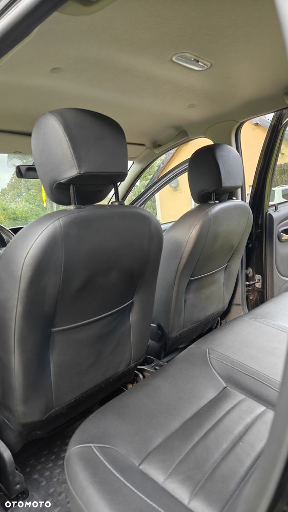 Dacia Duster 1.6 SCe Blackshadow S&S - 11