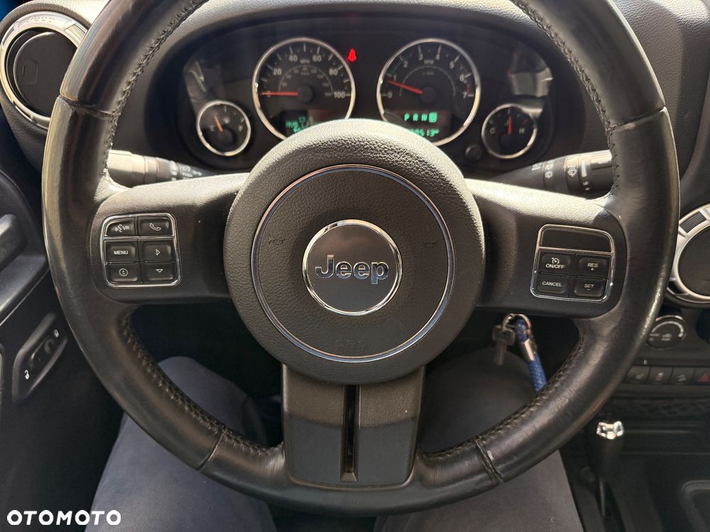 Jeep Wrangler 3.6 Unlim Sahara - 32
