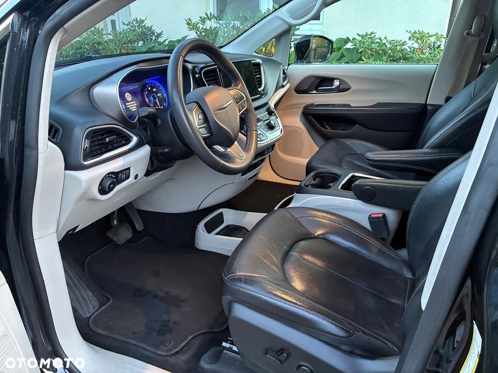 Chrysler Pacifica - 8