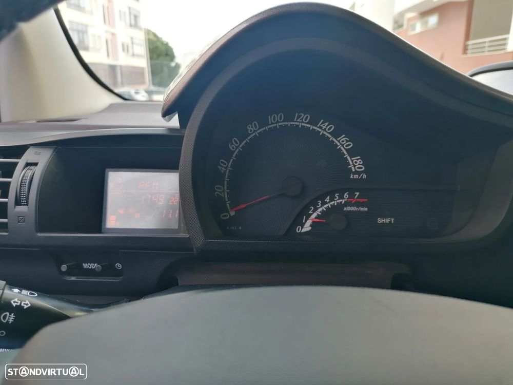 Toyota iQ 1.0 VVT-i Essential+AC - 17