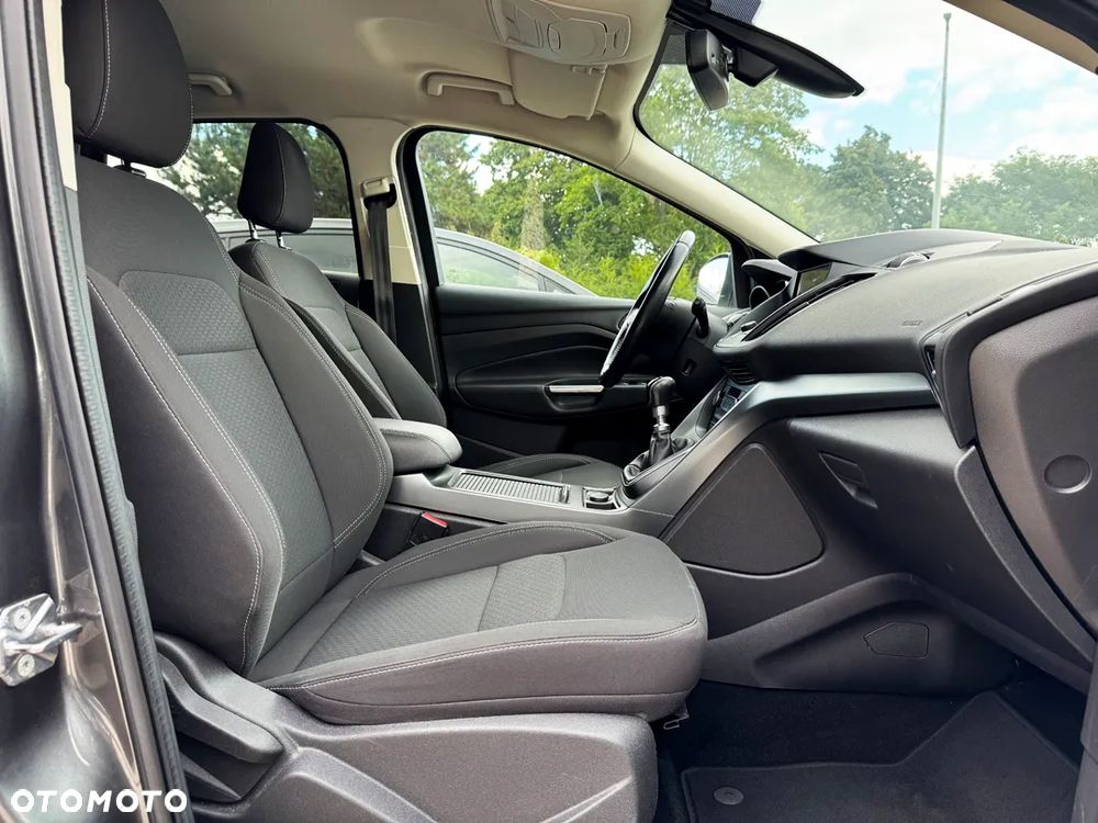 Ford Kuga 1.5 EcoBoost 2x4 Titanium - 36