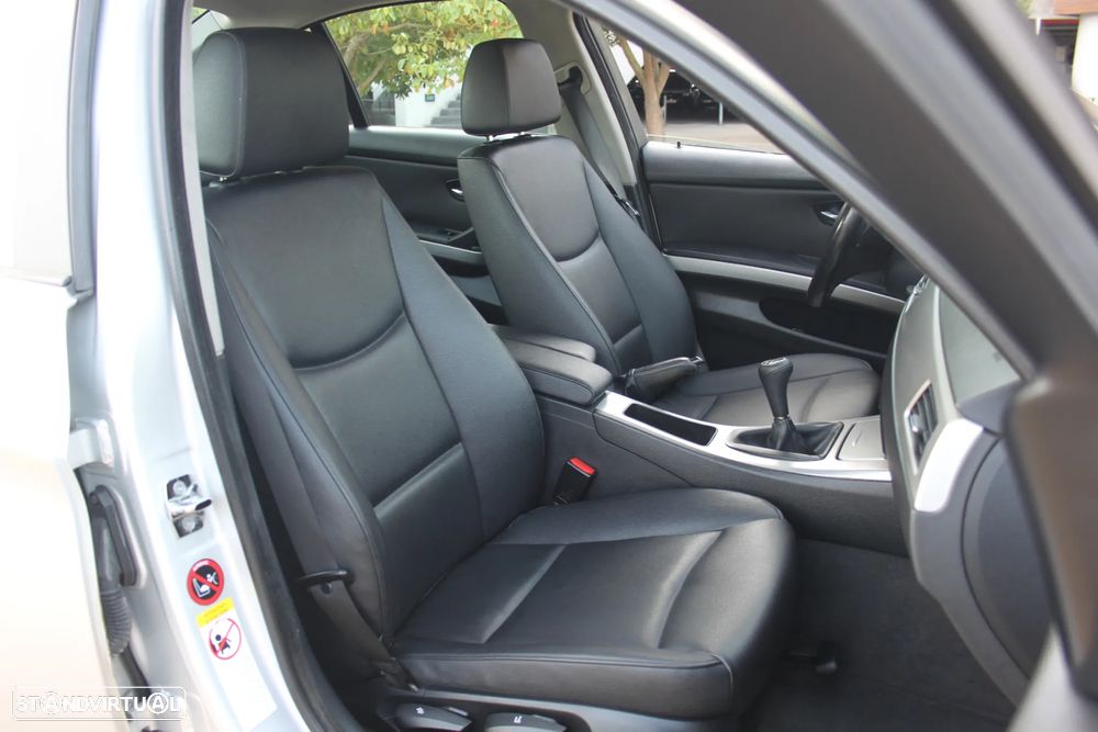 BMW 320 d Exclusive - 22