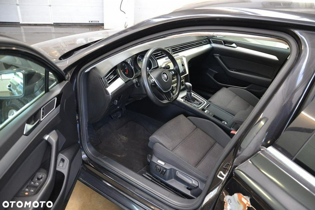 Volkswagen Passat - 9