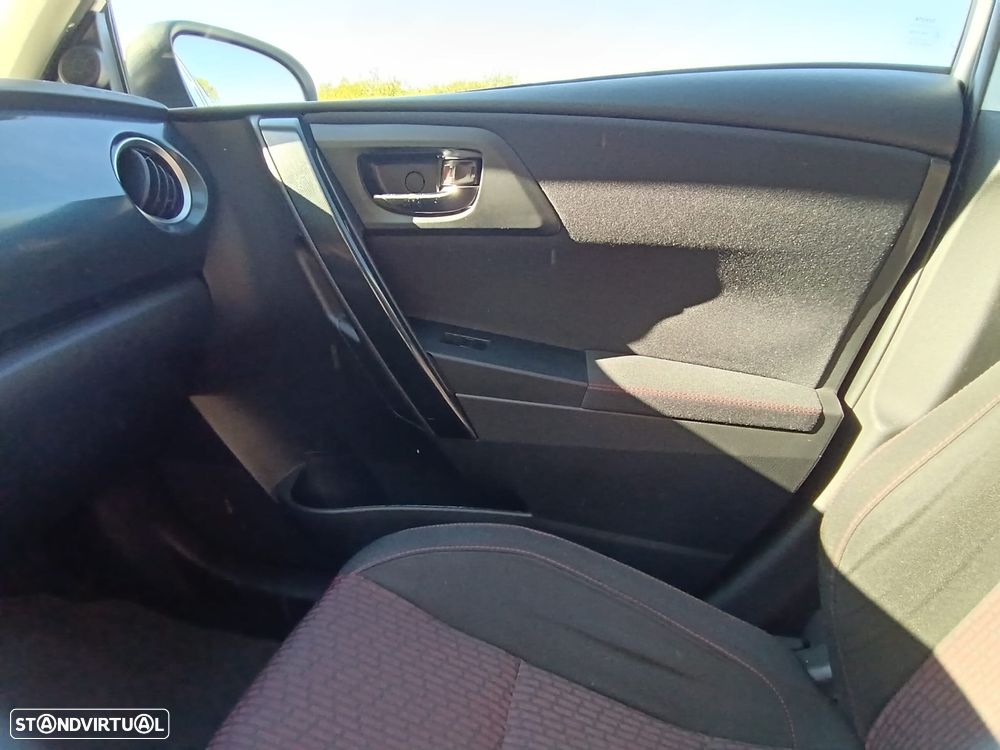 Toyota Auris 1.4 D-4D Comfort+Pack Sport - 9