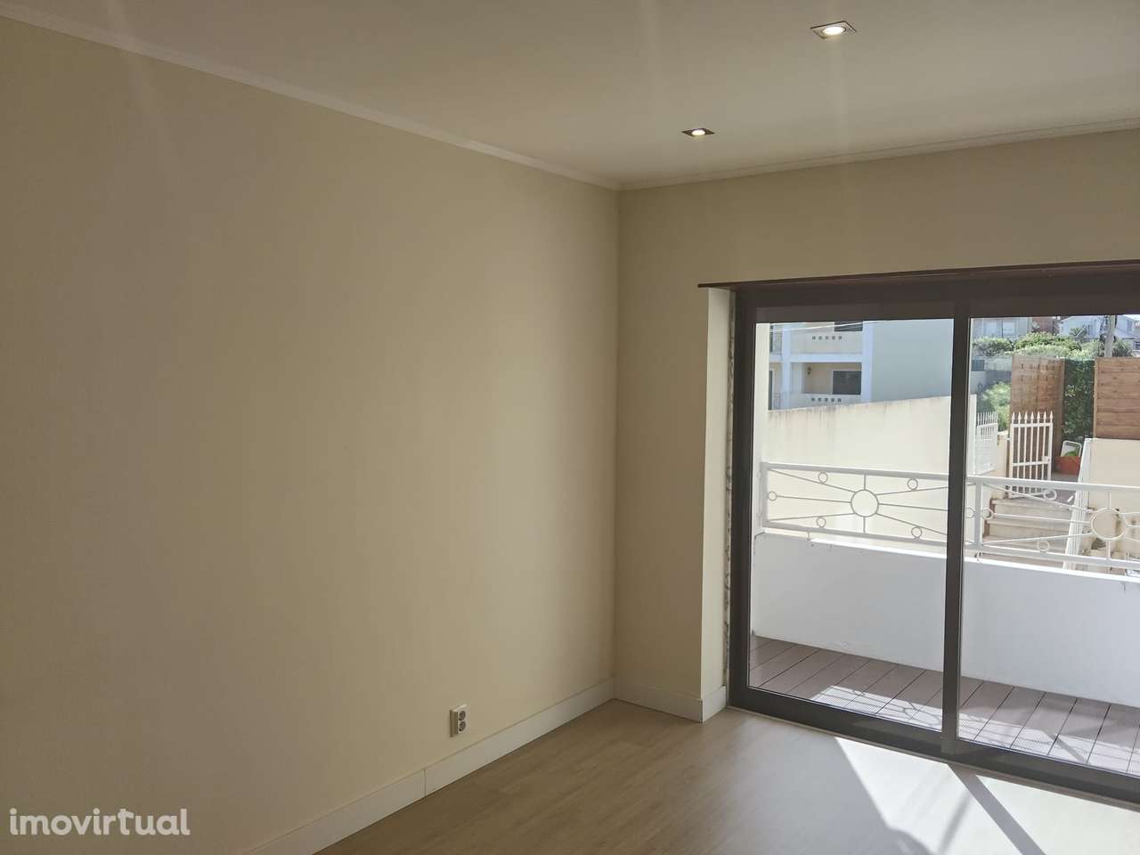 T1 com varanda em São Domingos de Rana - Grande imagem: 5/20