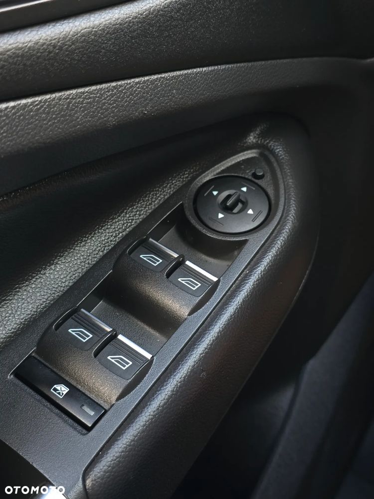 Ford Kuga 2.0 TDCi 2x4 Titanium - 33