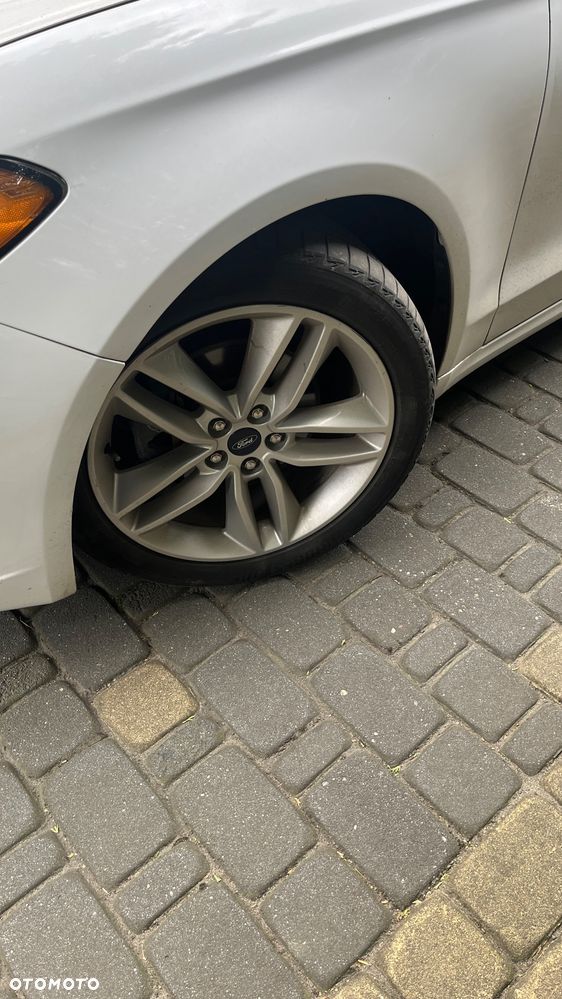 Ford Fusion - 17