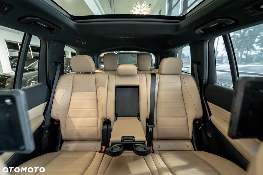 Mercedes-Benz GLS - 36