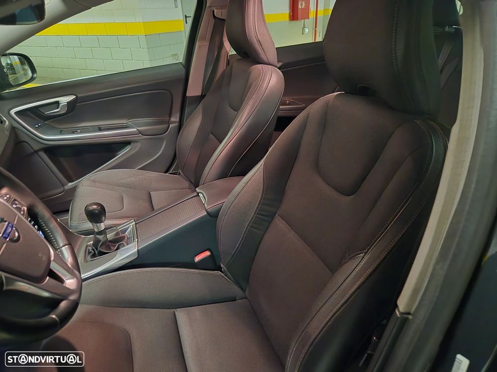 Volvo V60 1.6 D2 Momentum Eco - 23