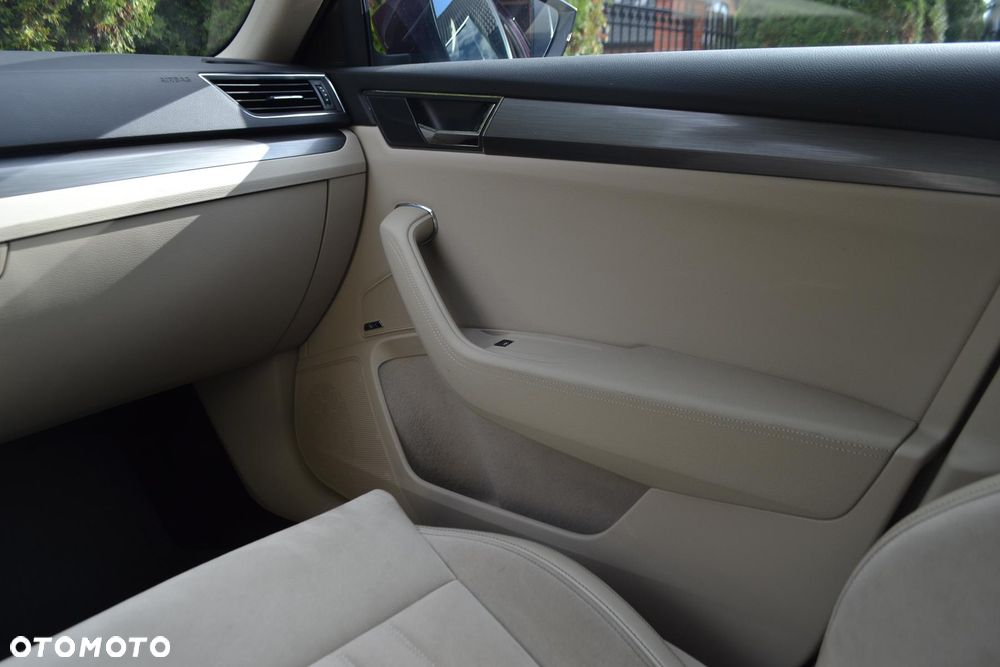 Skoda Superb 2.0 TDI SCR Style DSG - 20