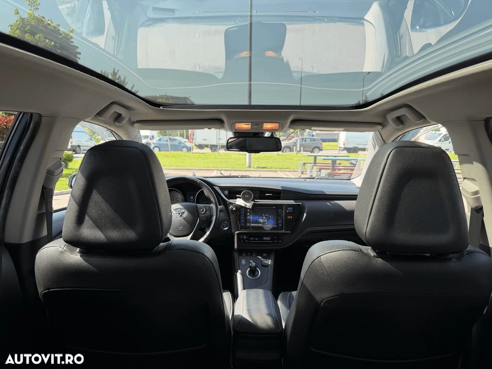 Toyota Auris 1.8 L VVT-i HSD Sol + - 17