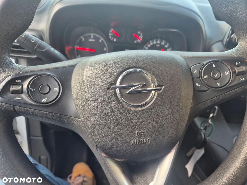 Opel Combo 1.5 CDTI Essentia S&S - 15