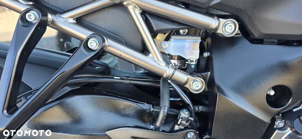 Suzuki GSX - 20