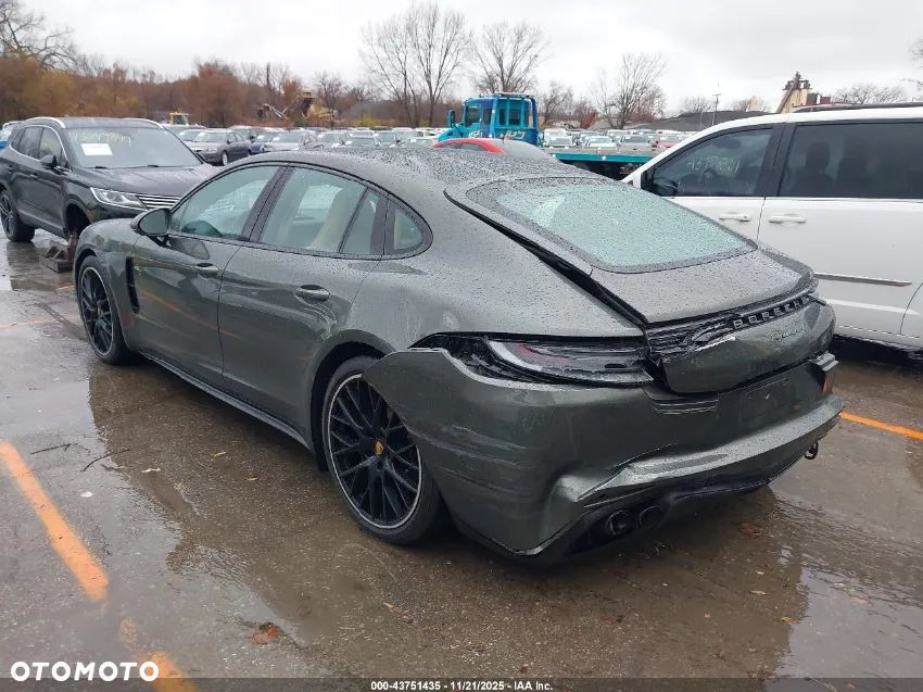 Porsche Panamera 4 Platinum Edition - 4