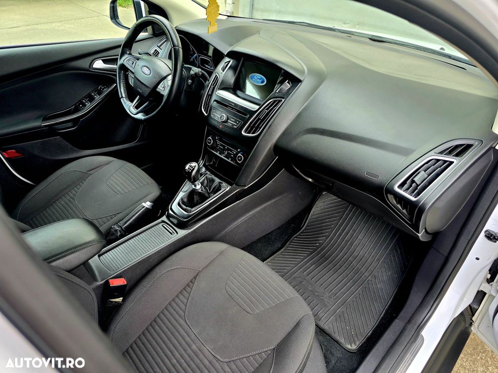 Ford Focus - 25