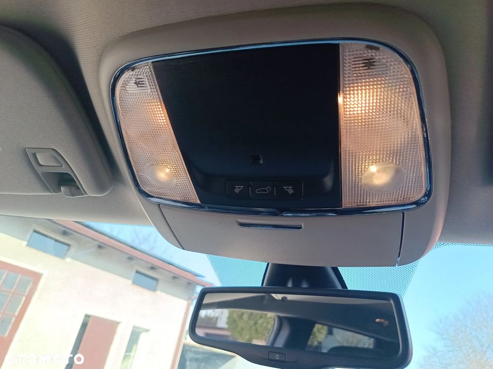 Jeep Grand Cherokee - 23