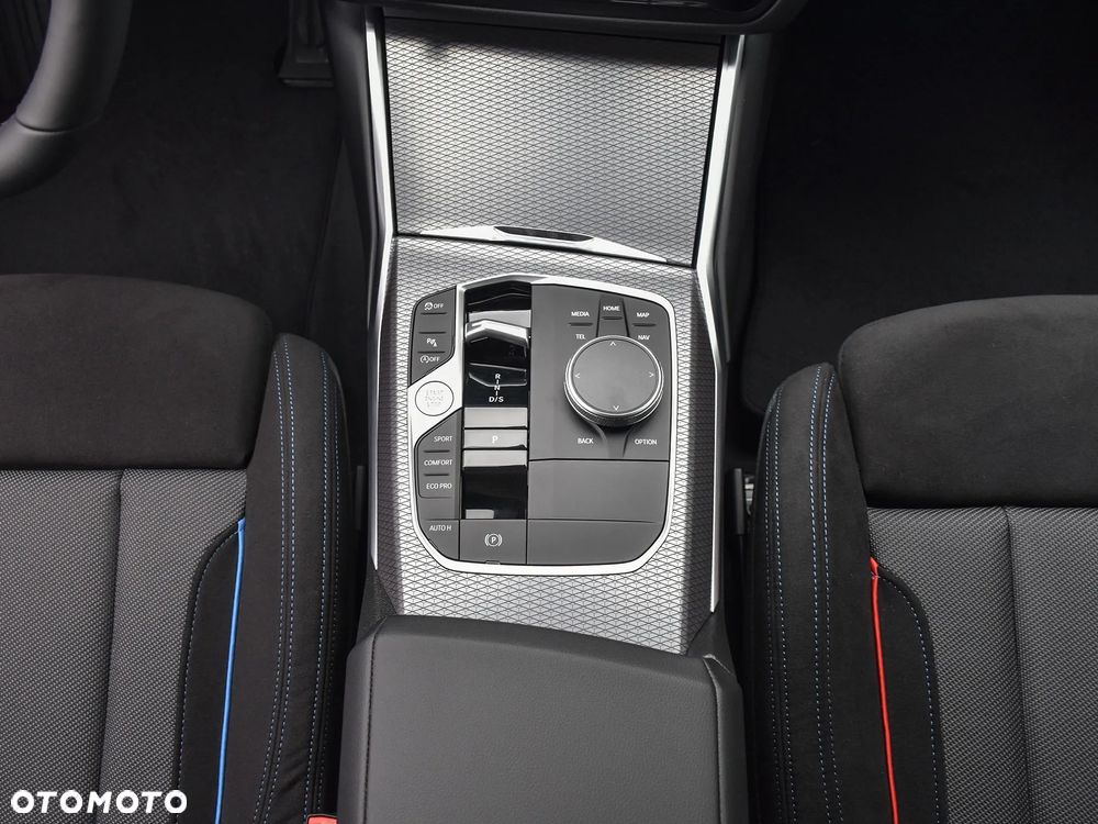 BMW Seria 3 320i xDrive - 33