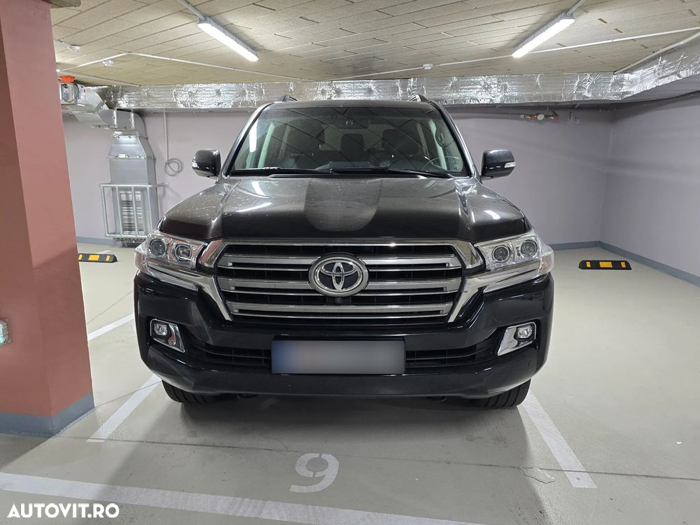 Toyota Land Cruiser 4.5 D-4D V8 Luxury - 2
