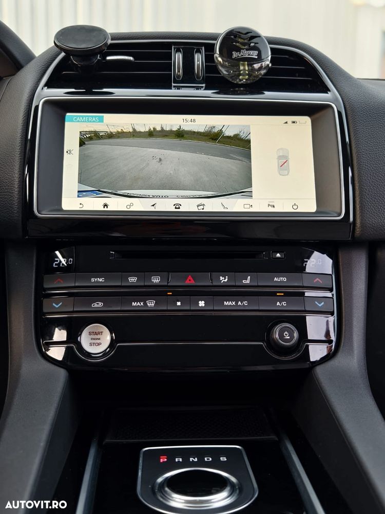 Jaguar F-Pace 25d AWD Prestige - 18