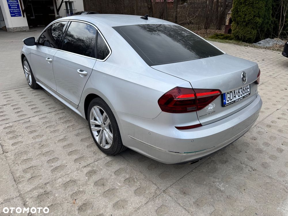 Volkswagen Passat - 4