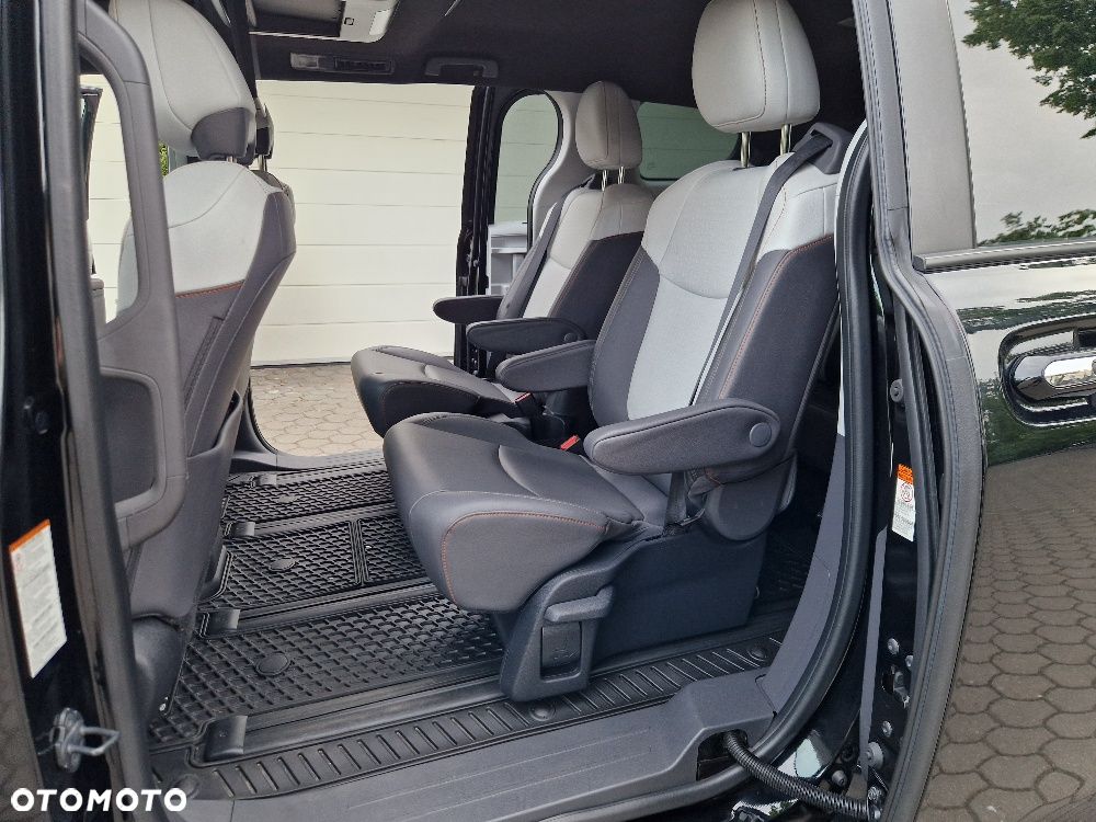 Toyota Sienna - 10