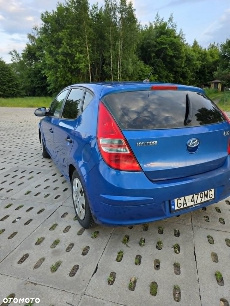 Hyundai i30 1.4 Base + - 7