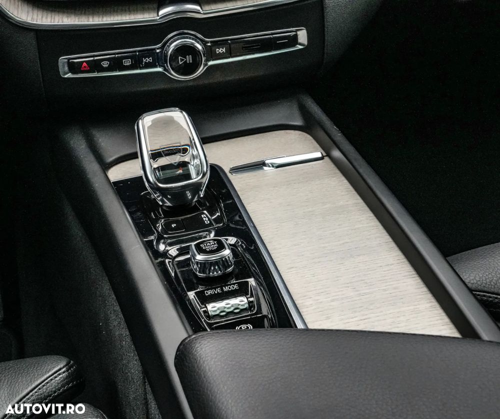 Volvo XC 60 T8 Twin Engine AWD Momentum Pro - 22