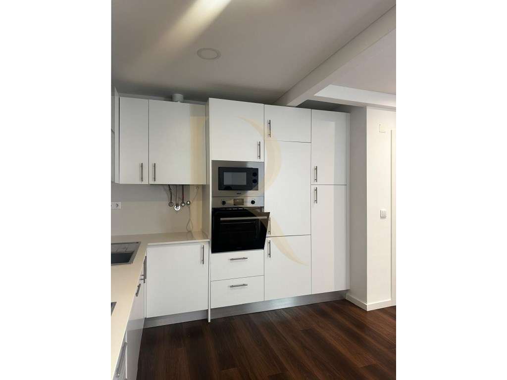 Apartamento T2 remodelado com terraço no centro de Almada - Grande imagem: 2/20
