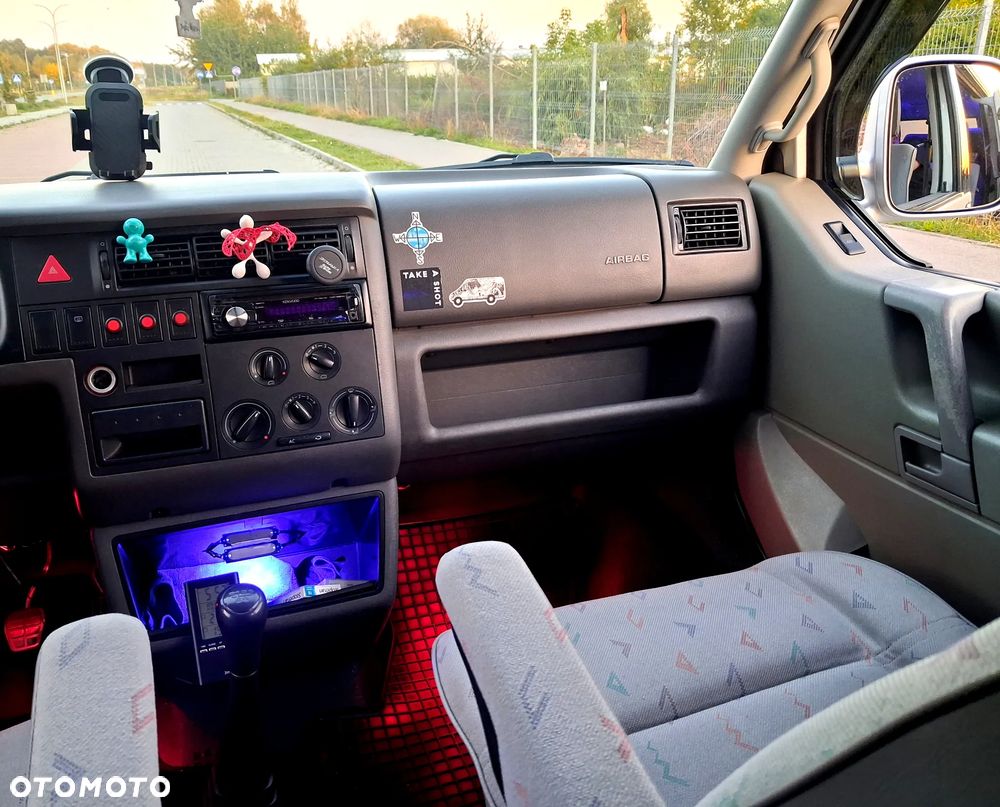 Volkswagen Caravelle - 17