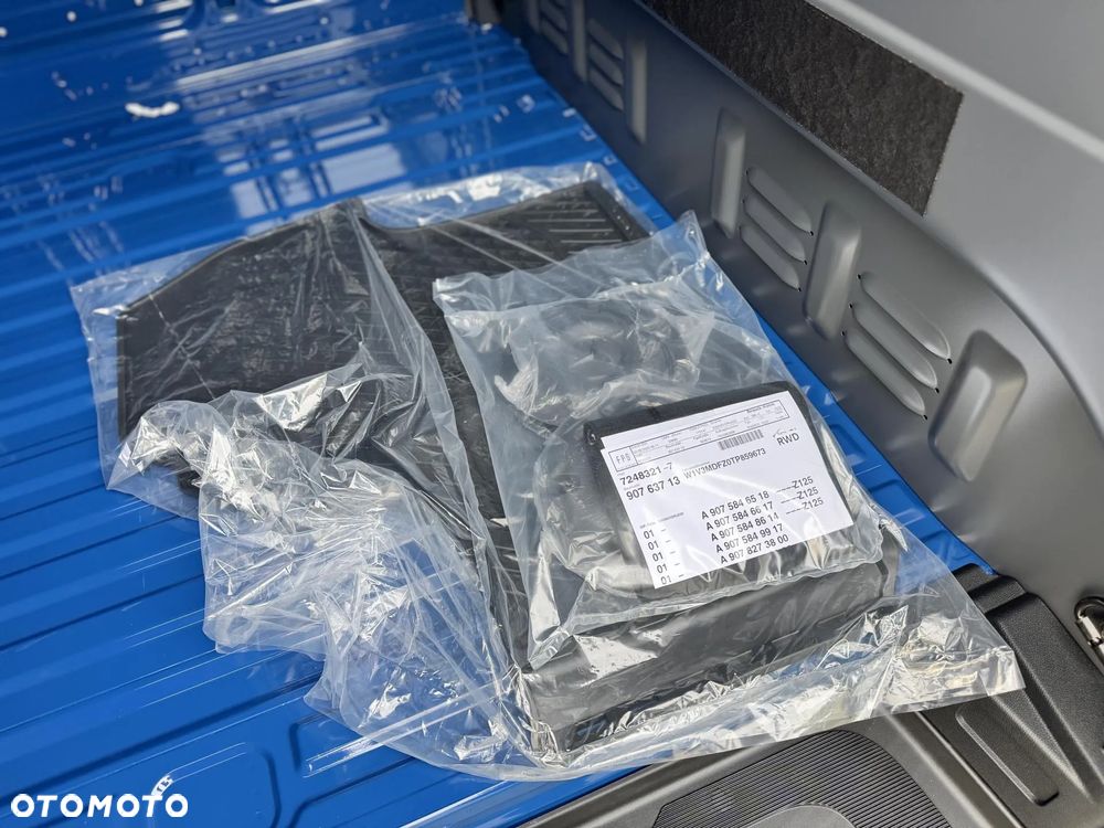 Mercedes-Benz Sprinter - 10