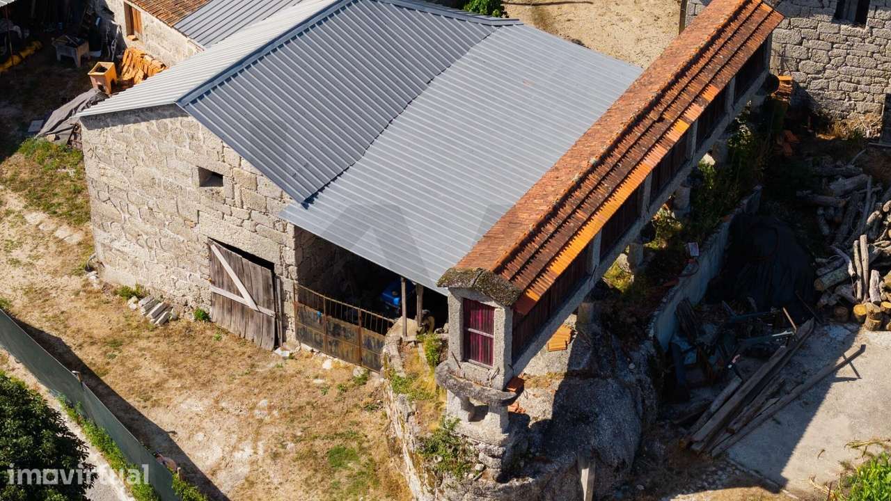 Terreno c/ área total de 1114,19m2  c/ 397 m2 de Construções em Granit - Grande imagem: 3/22