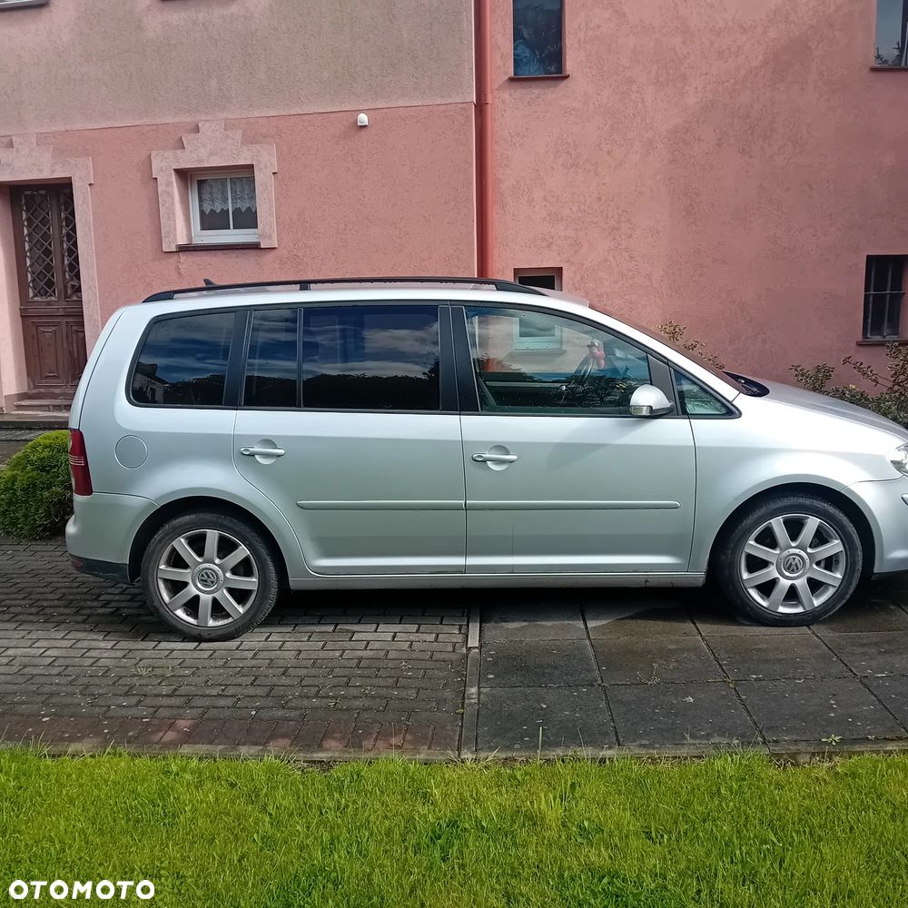 Volkswagen Touran 1.9 TDI DPF DSG Trendline - 3