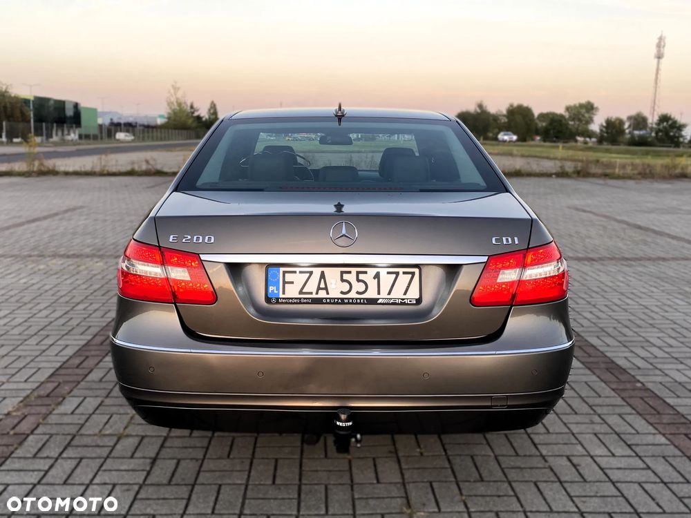 Mercedes-Benz Klasa E 200 CDI BlueEff Avantgarde - 4