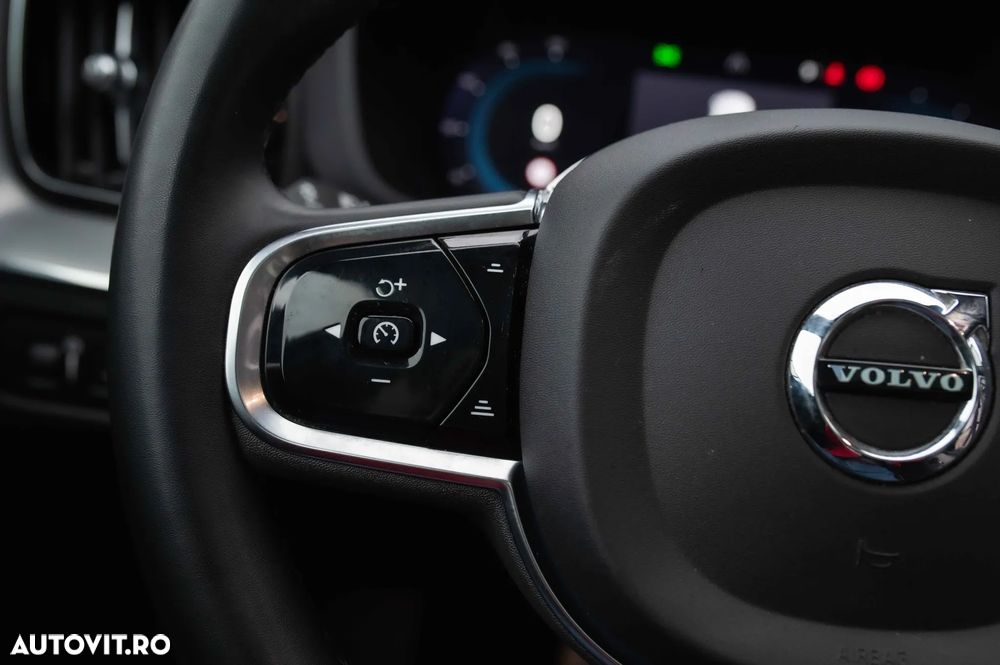 Volvo XC 60 T6 AWD Recharge Geartronic RDesign - 19