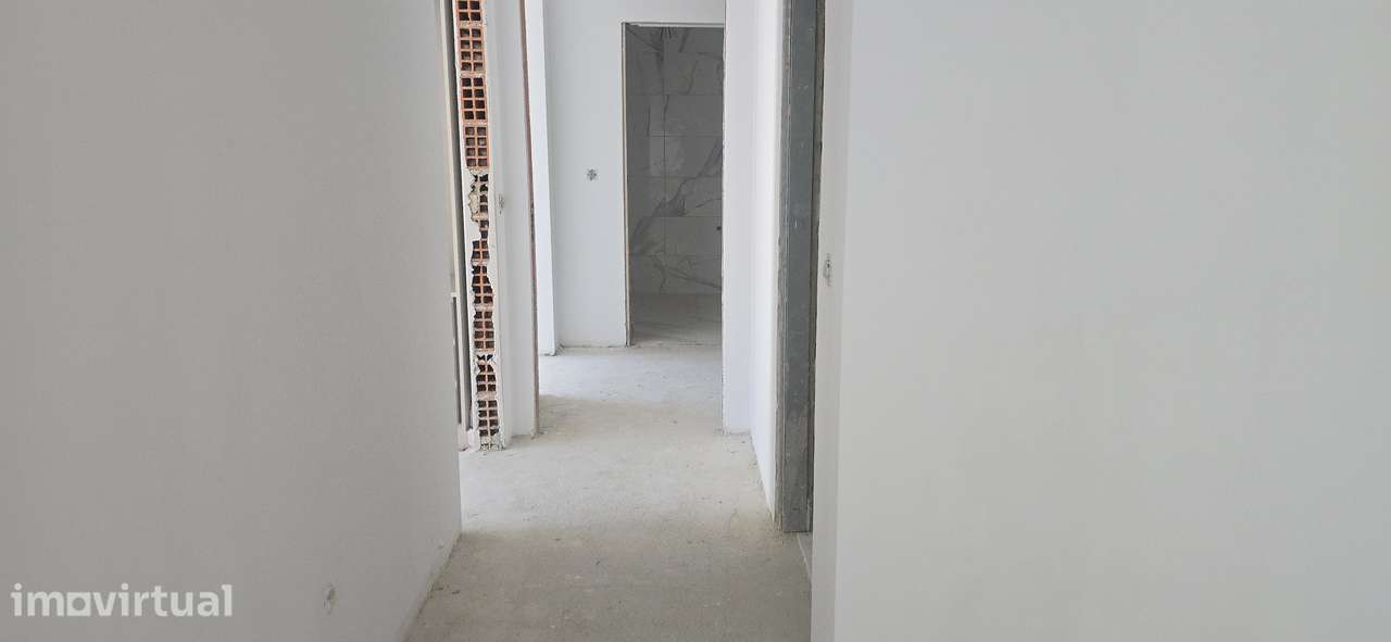 T2 duplex com parqueamento e arrecadação. - Grande imagem: 4/11