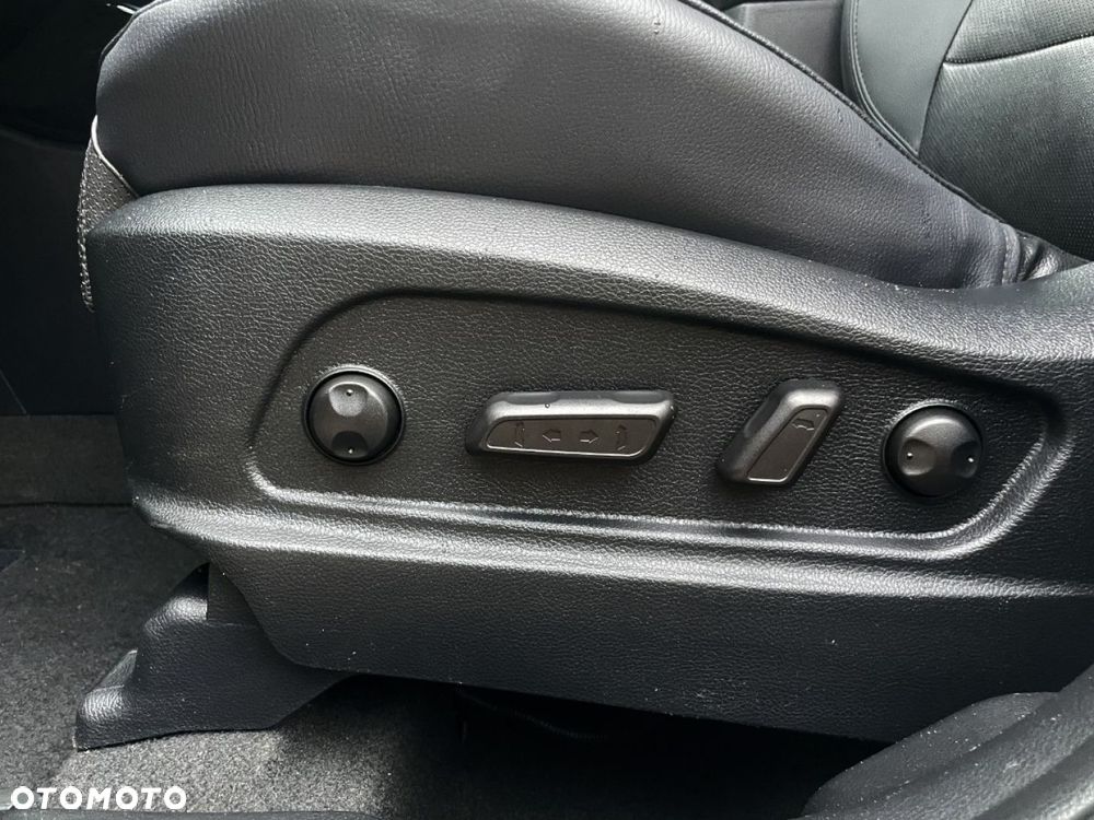 Kia Carens - 33