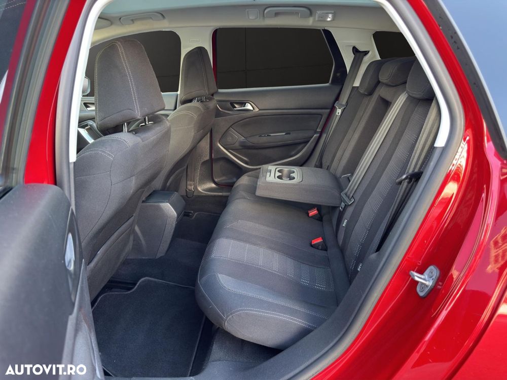 Peugeot 308 - 8