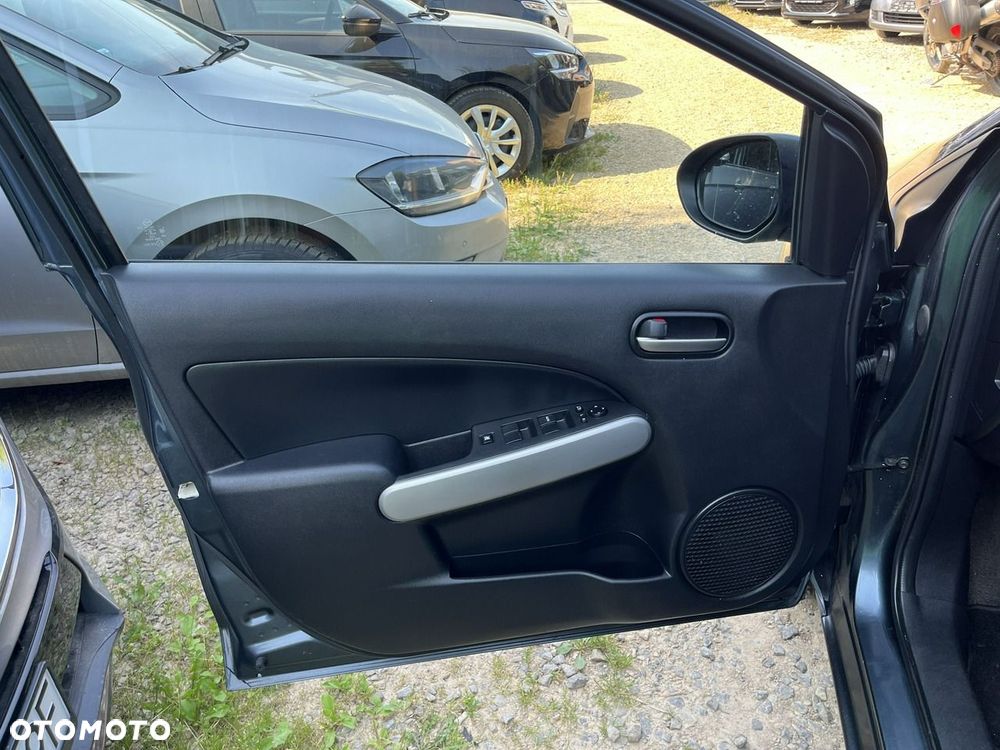 Mazda 2 - 16