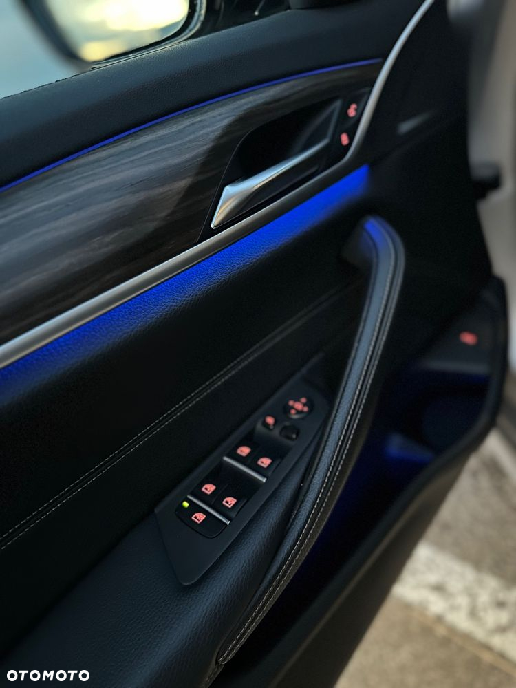 BMW Seria 5 520d M Sport - 14