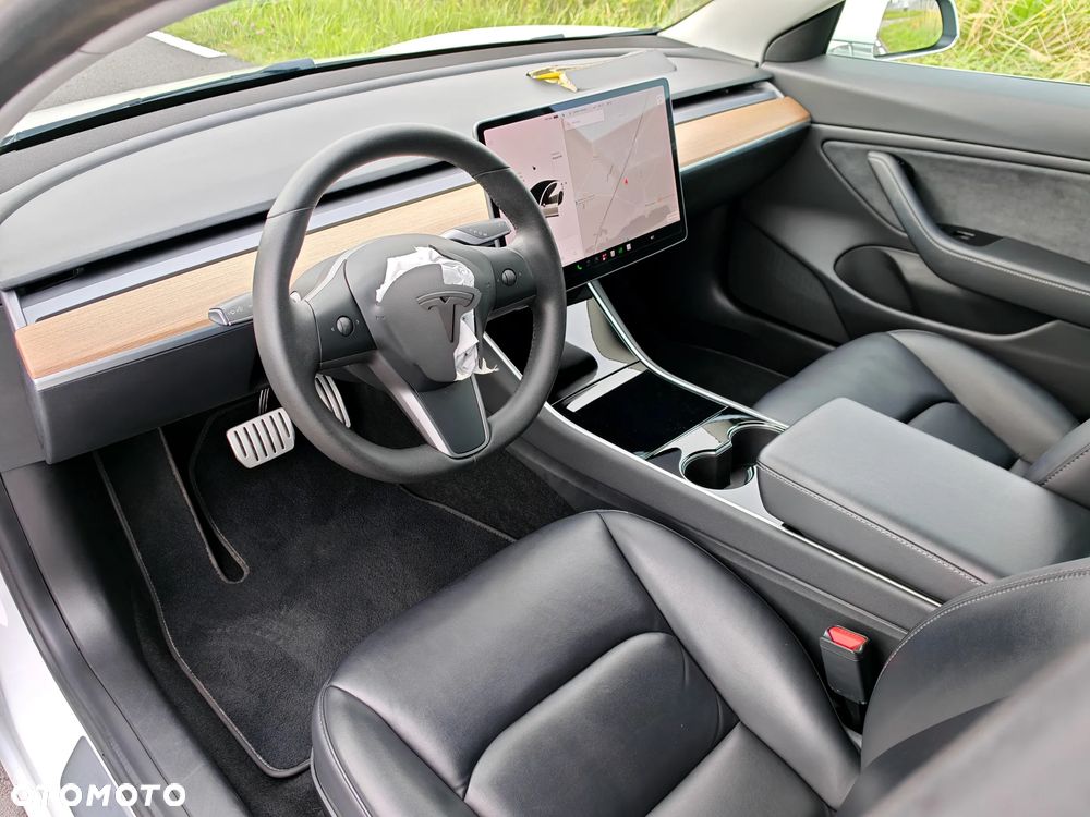 Tesla Model 3 - 7