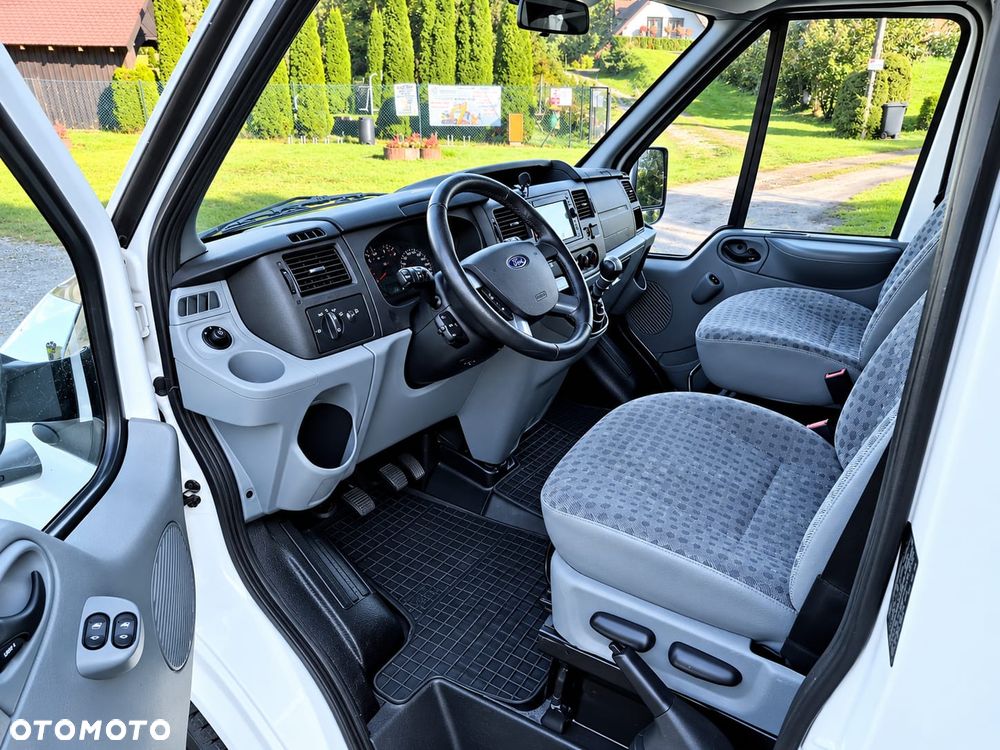 Ford Transit Challenger - 25