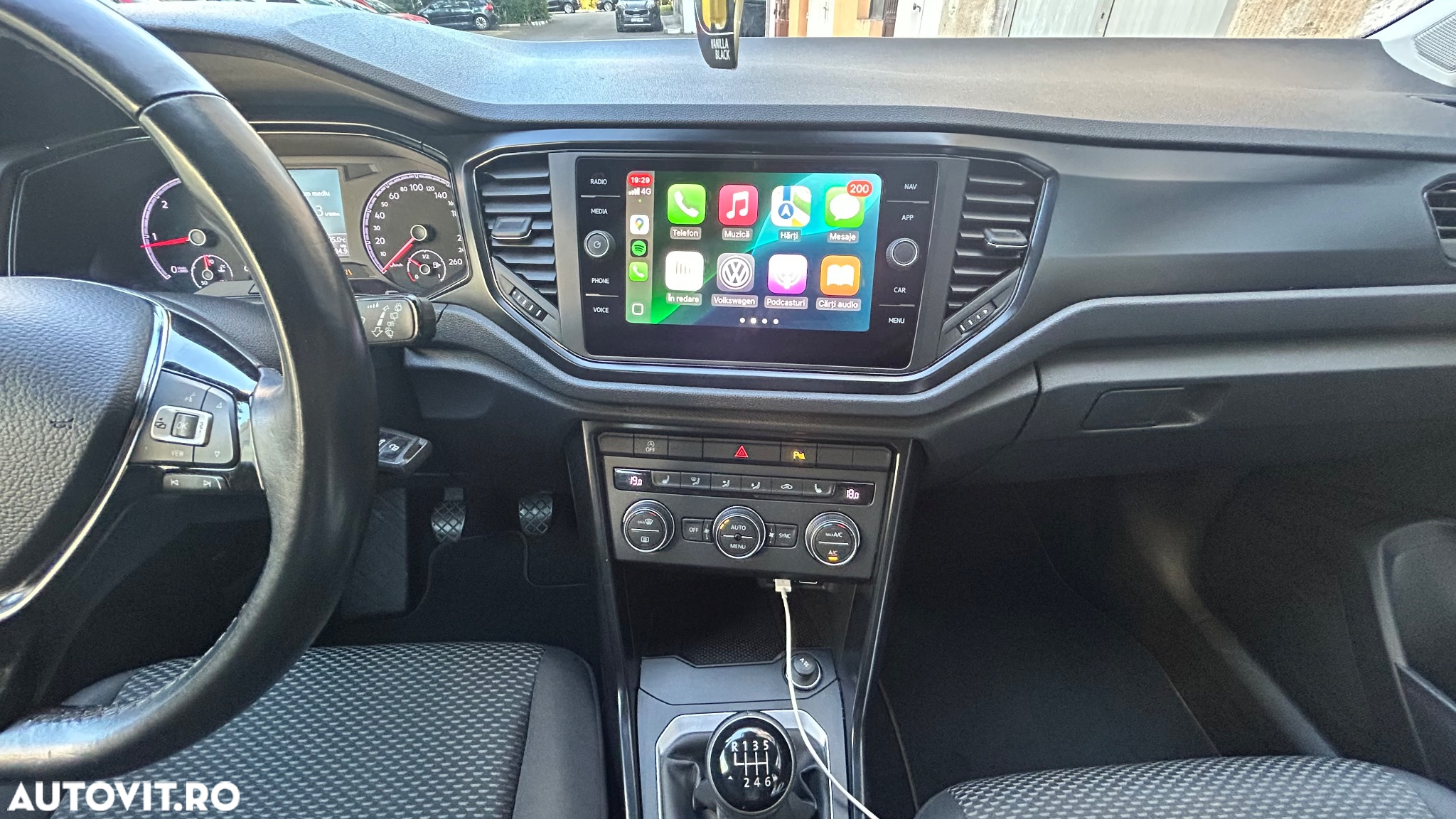 Volkswagen T-ROC 1.6 TDI Design - 16