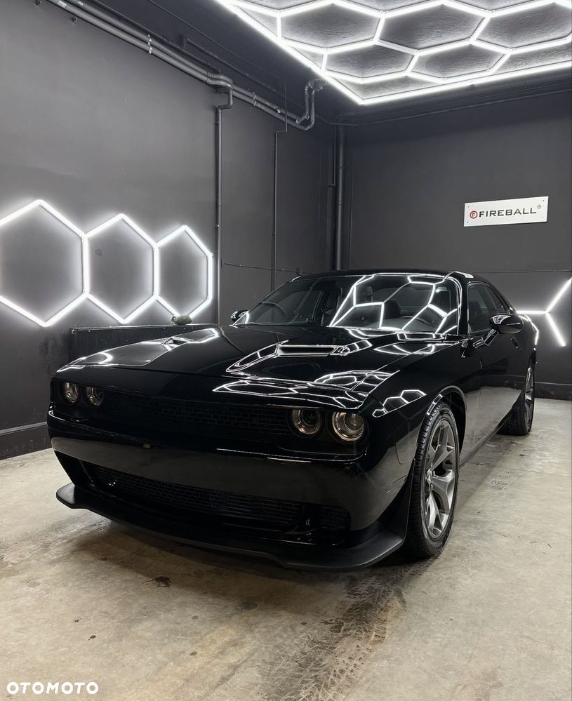 Dodge Challenger - 1