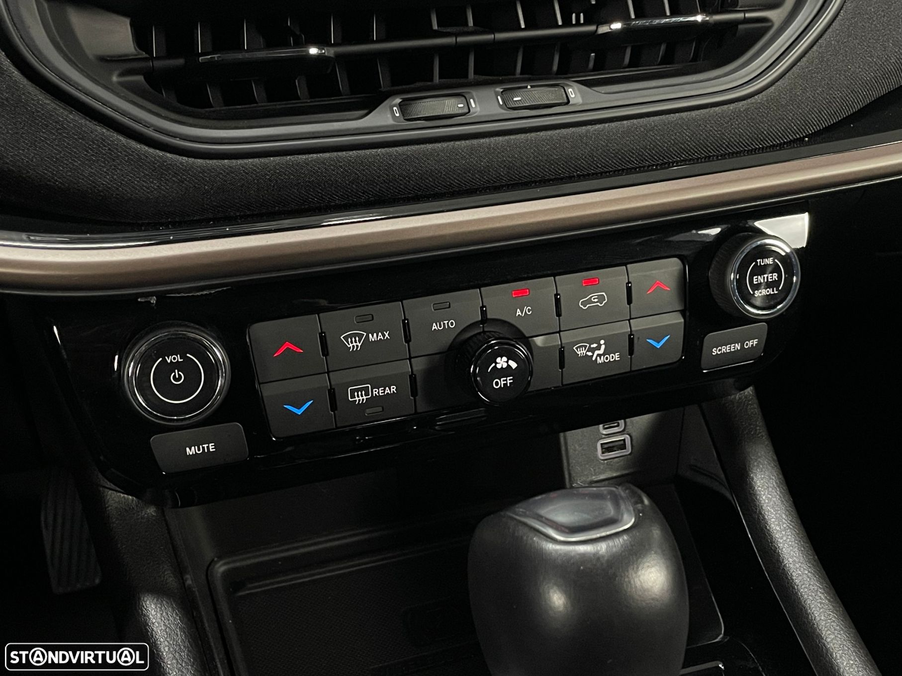 Jeep Compass - 24