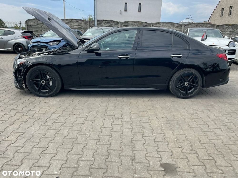 Mercedes-Benz Klasa C 300 4Matic 9G-TRONIC AMG Line - 2