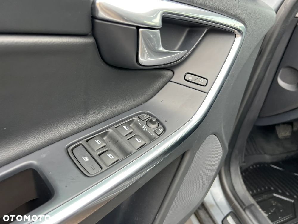 Volvo XC 60 D5 AWD Momentum - 15
