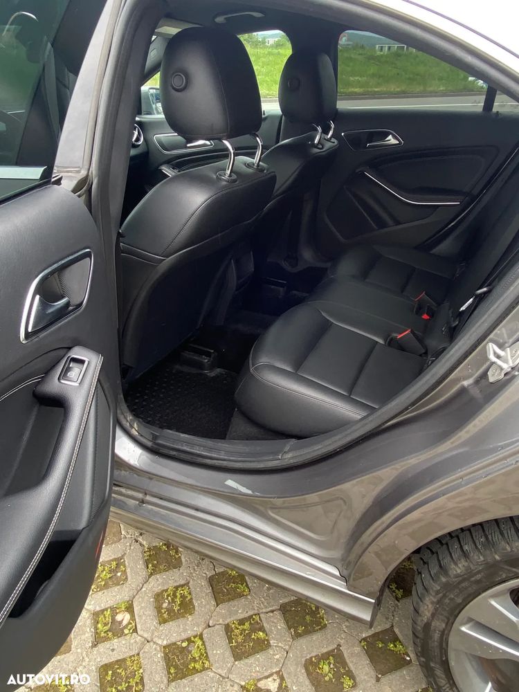 Mercedes-Benz CLA 180 Urban - 15