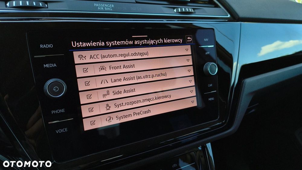 Volkswagen Touran - 26