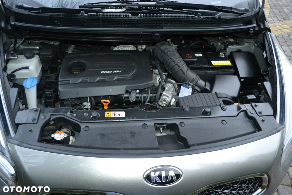 Kia Carens 1.7 CRDi Business Line 7os 7DCT - 36